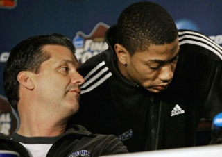Illustration for article titled Derrick Rose and John Calipari Are Paying Back Memphis Fans For That Title Game They Cheated Their Way Into